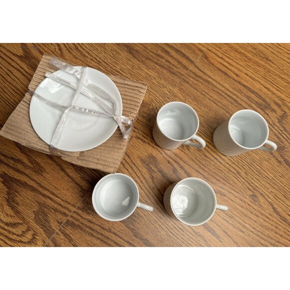 VINTAGE BENJAMIN & MEDWIN 8 PIECE‎ WHITE DEMITASSE ESPRESSO SET 4 CUPS/4 SAUCERS - Picture 7 of 7